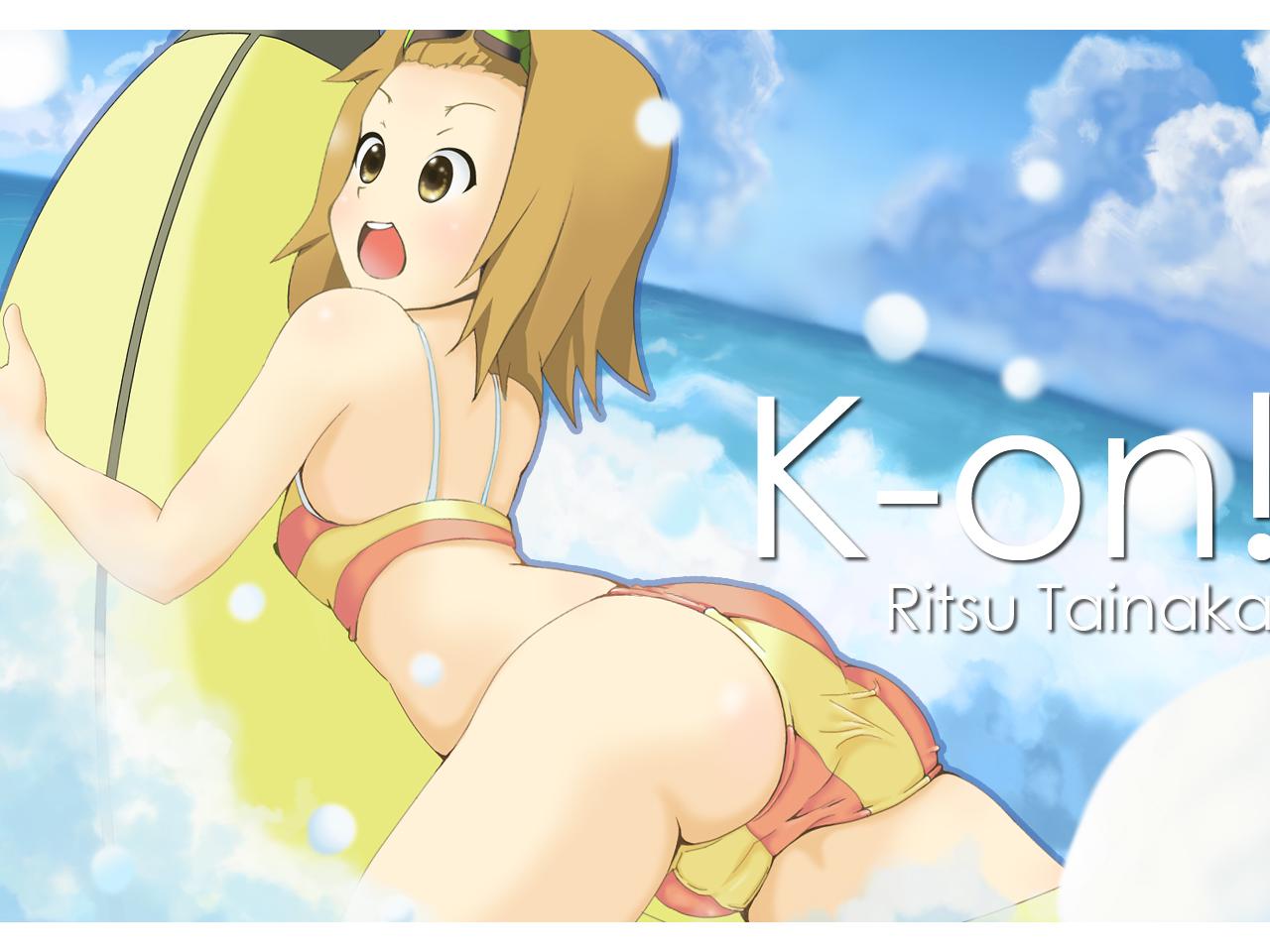 обои K-On! - Ritsu в море на банане фото