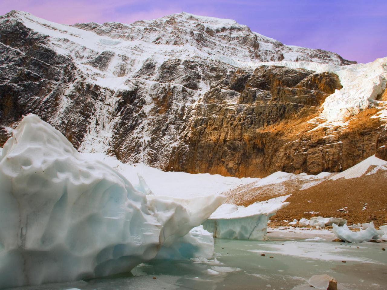 обои Ice Flow at the Base of Angel Glacier,   Jasper National Park,   Alberta фото