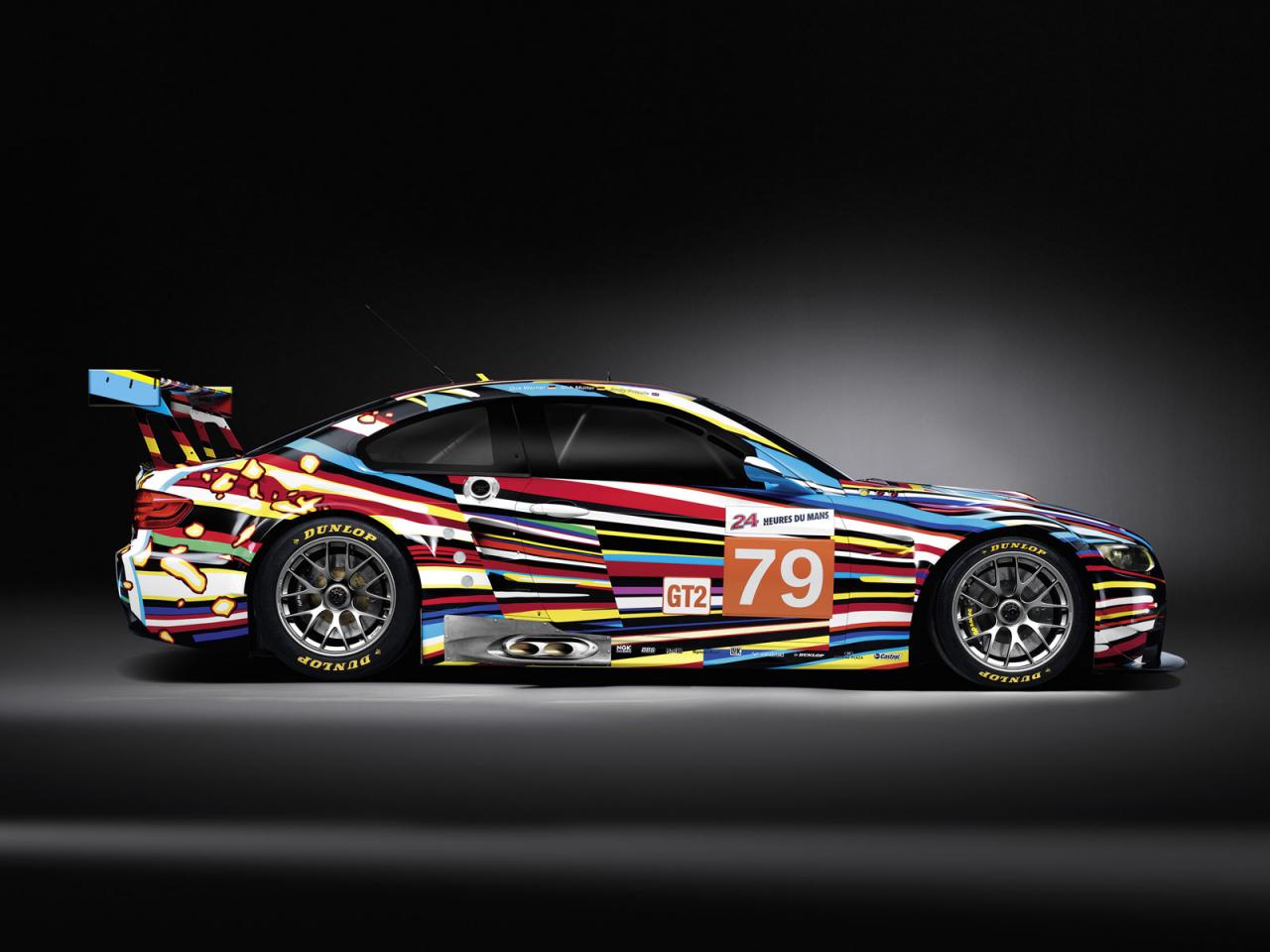 обои BMW M3 GT2 Art Car by Jeff Koons иллюзия скорости вид сбоку фото