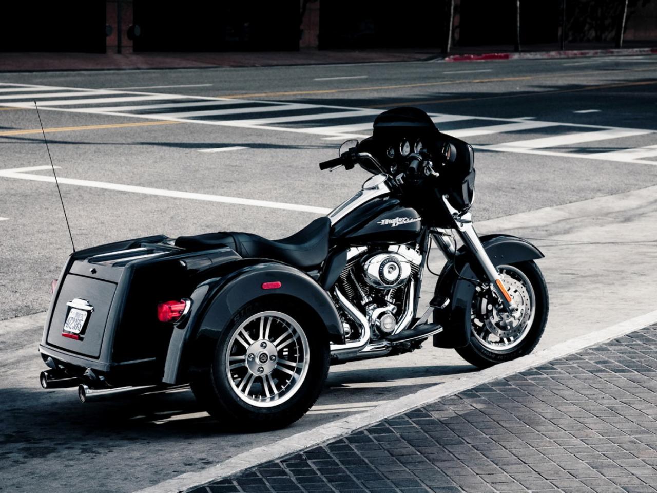 обои Harley Davidson TRIKE FLHXXX фото