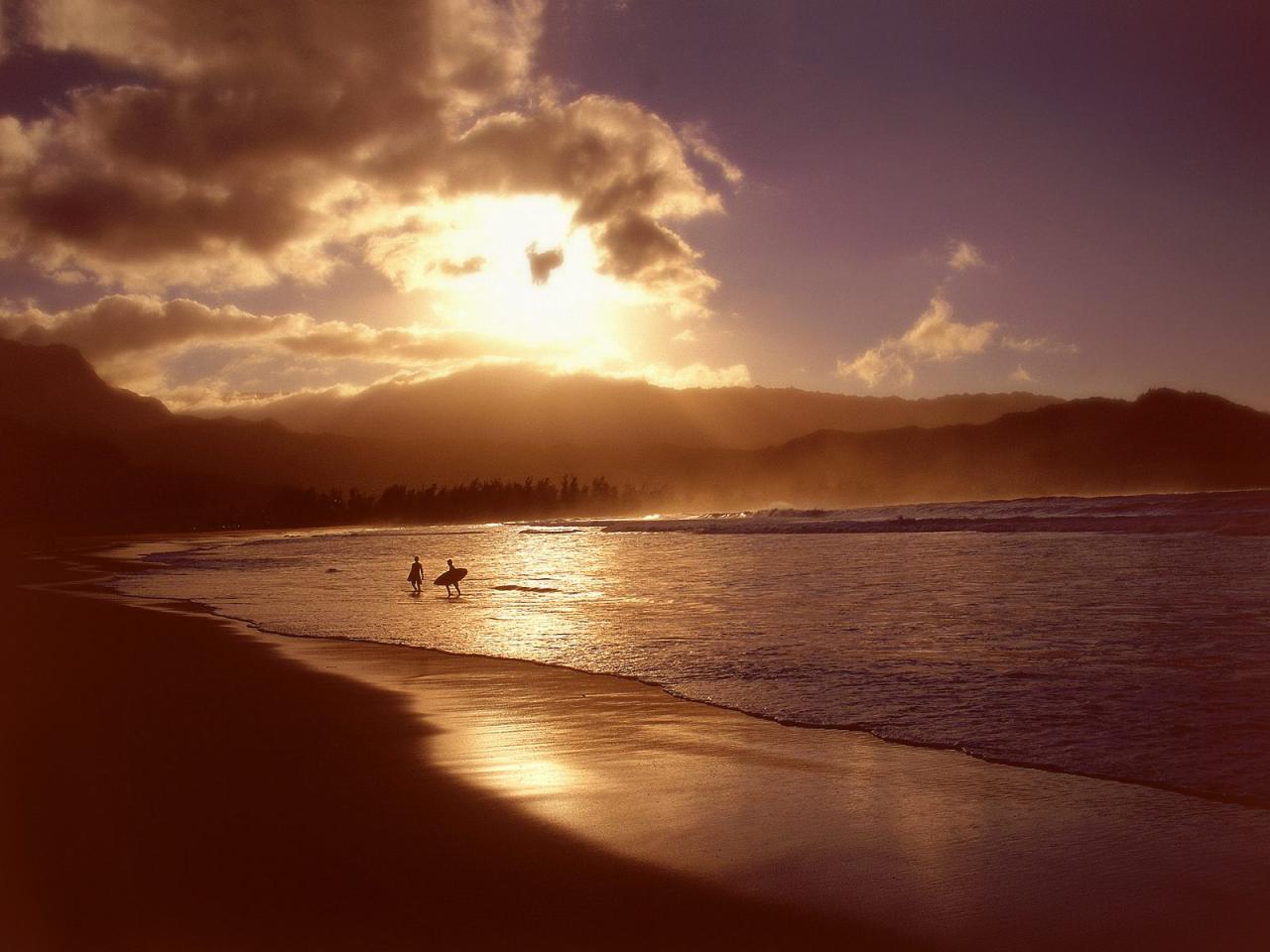 обои Surfers at Dusk,   Hawaii фото