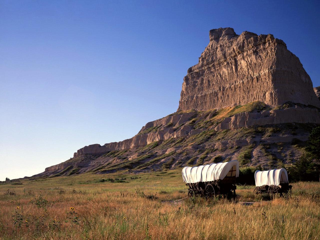 обои Eagle Rock and Wagons,   Scottsbluff National Monument,   Nebraska фото