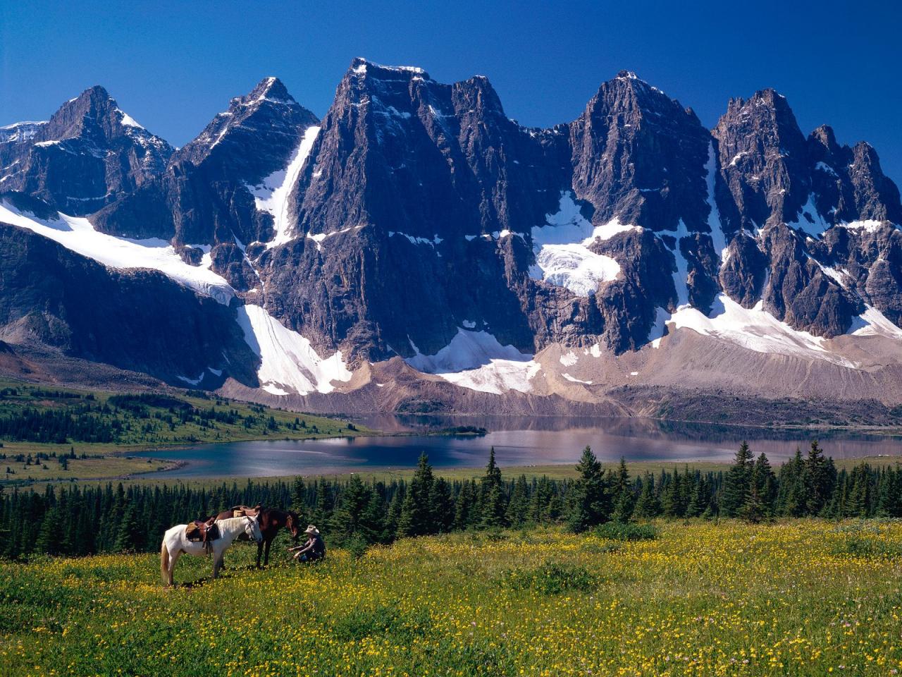 обои Ramparts and Amethyst Lake,   Jasper National Park,   Alberta,   Canada фото