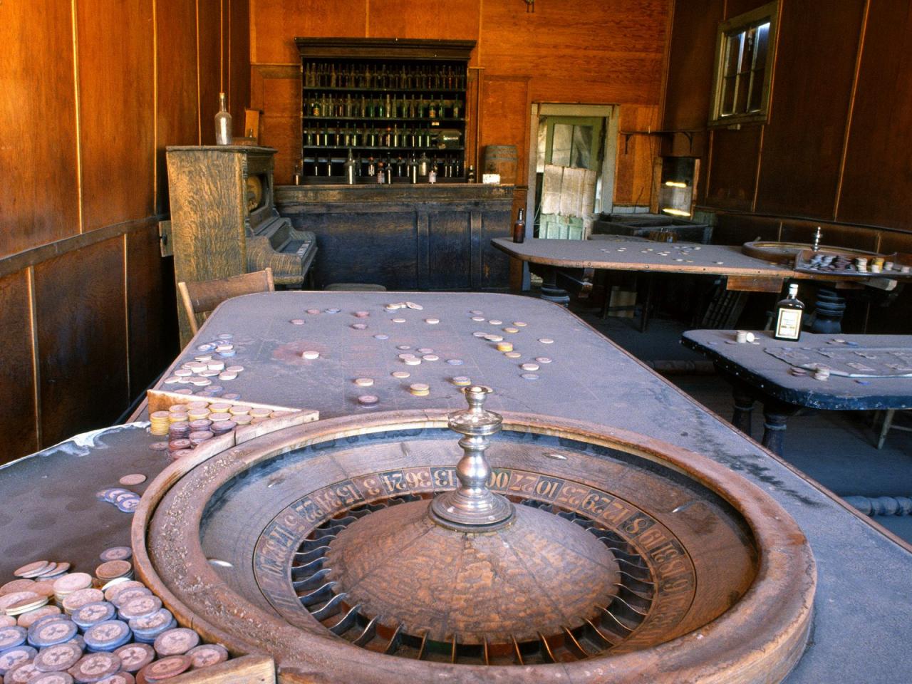 обои Saloon Interior,   Bodie Ghost Town,   California фото