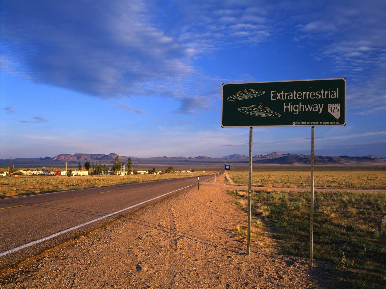 обои The ET Highway,   Rachel,   Nevada фото