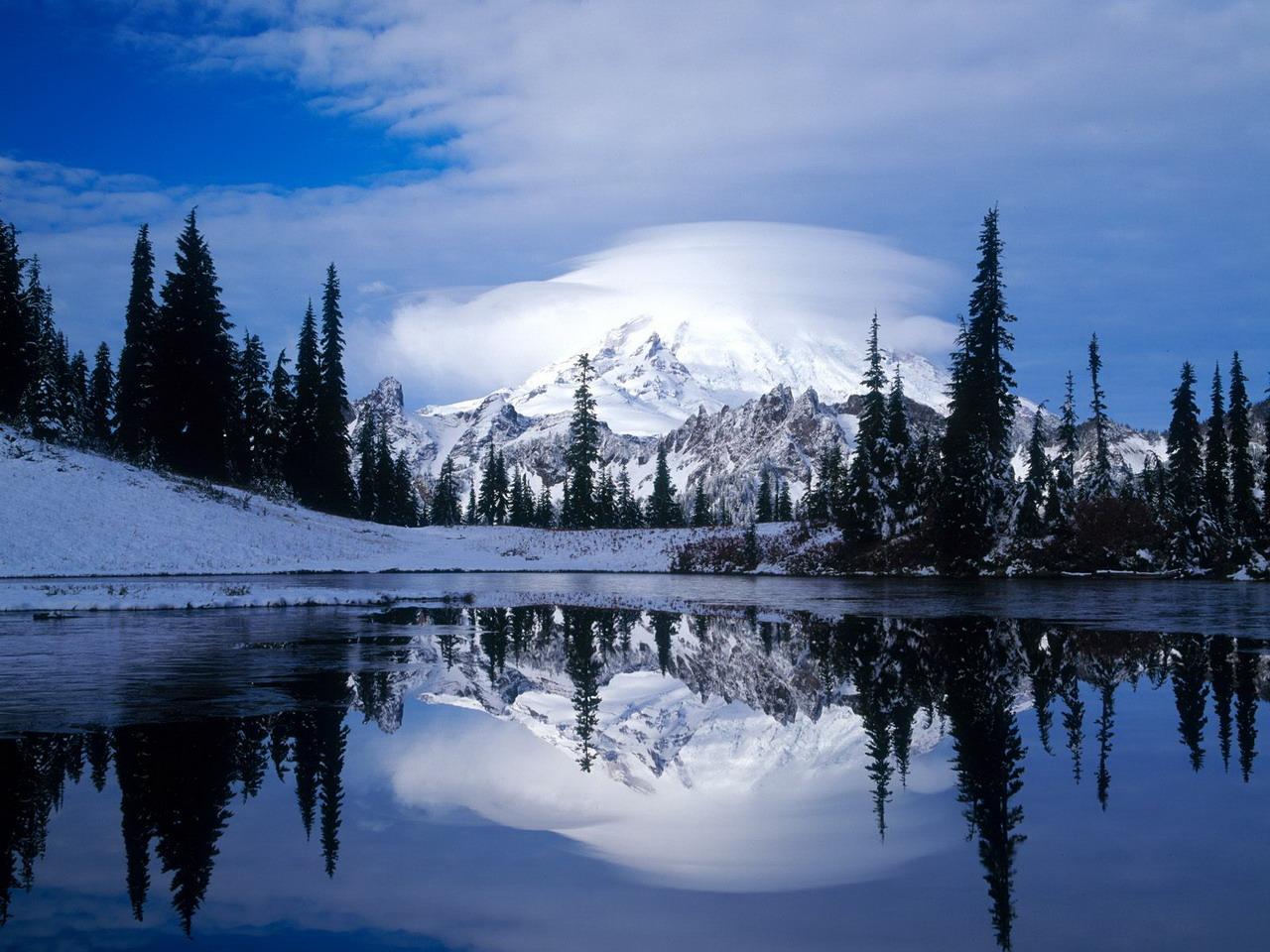 обои Mount Rainier Reflected in Tipsoo Lake,   Washington фото