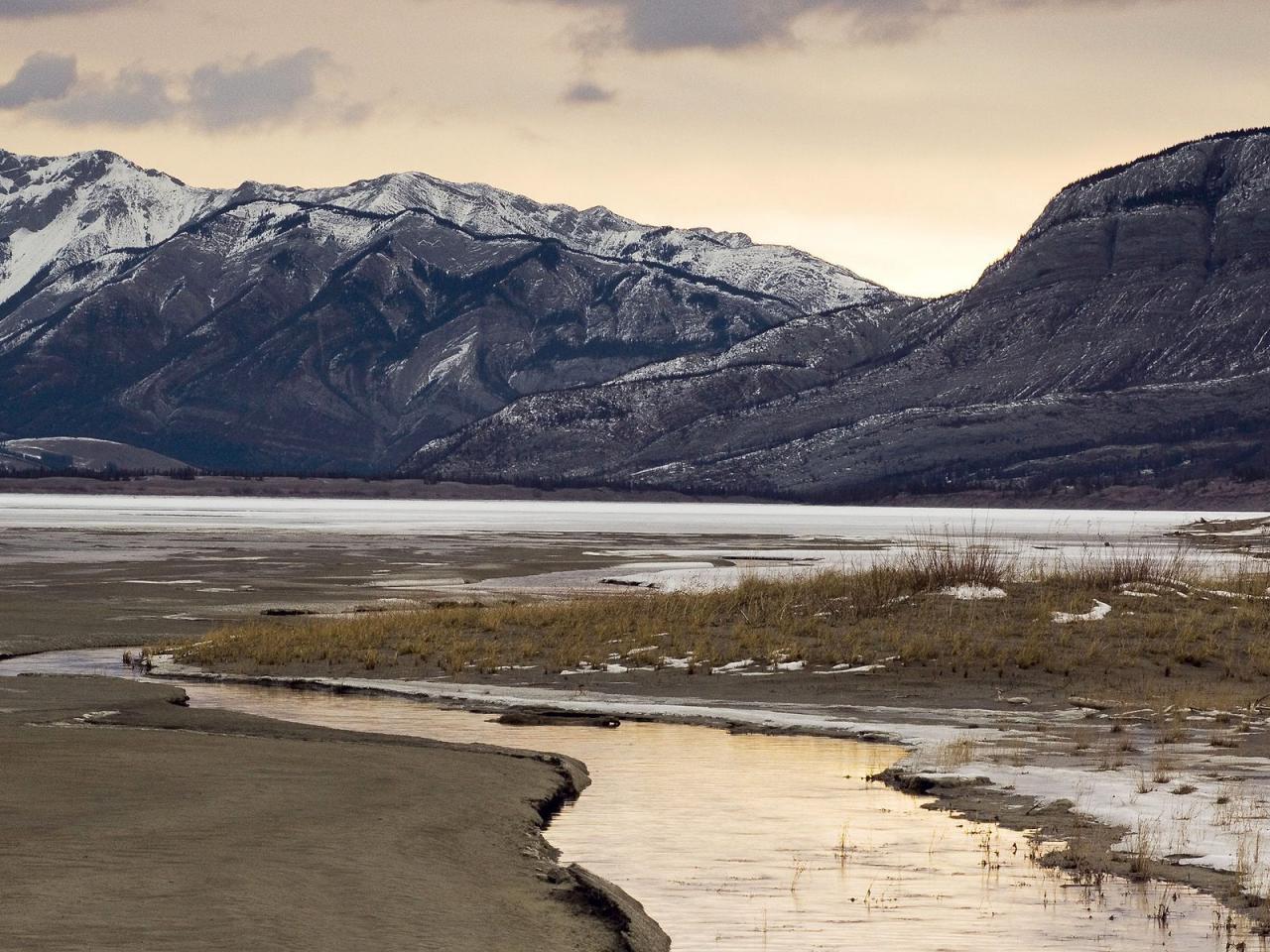 обои Jasper Flats at Dawn,   Jasper National Park,   Alberta,   Canada фото