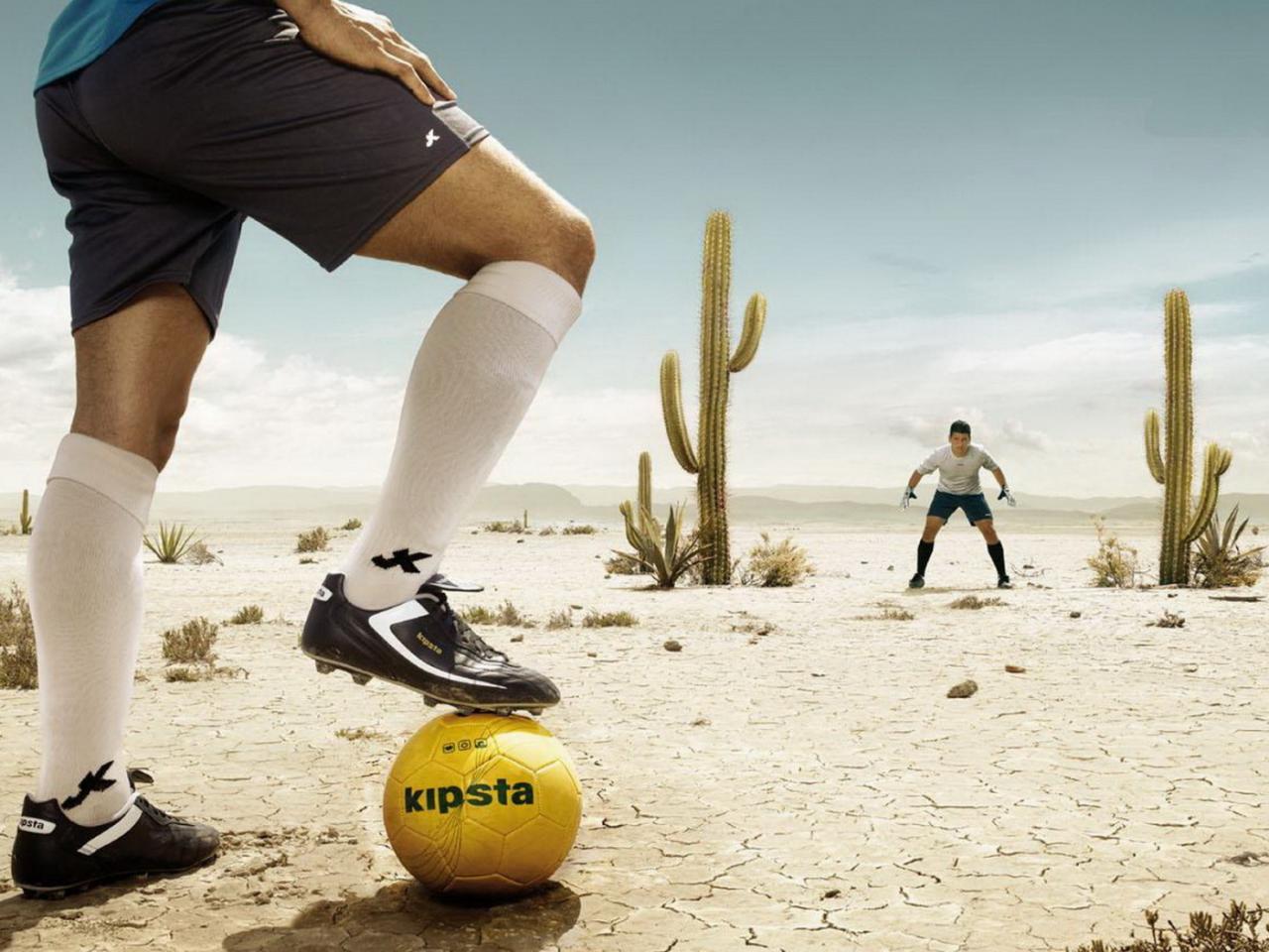 обои Футбол в пустыне фото