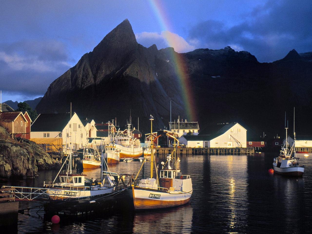 обои Hamnoy Rainbow,   Sakrisoy Island,   Lofoten Islands,   Norway фото