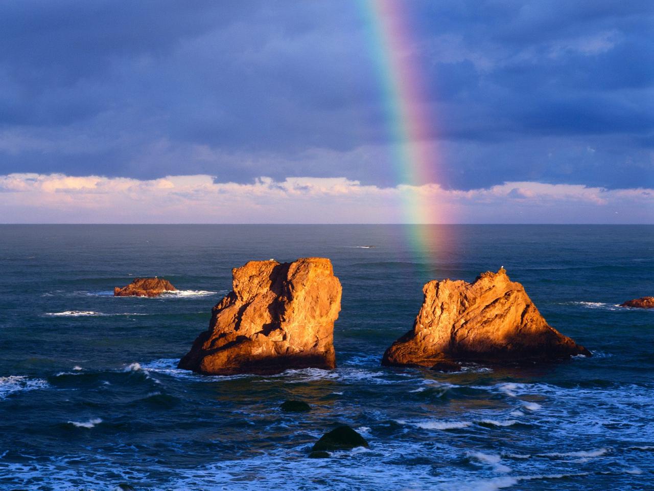 обои Rainbow Over Seastacks,   Bandon,   Oregon фото