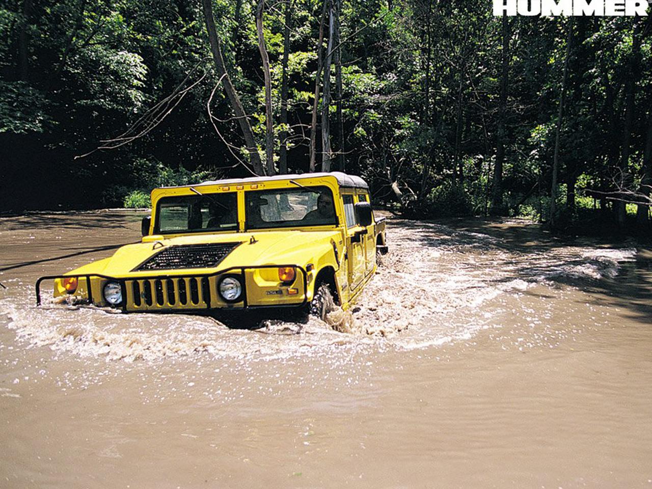 обои Hummer и маленькая лужа фото