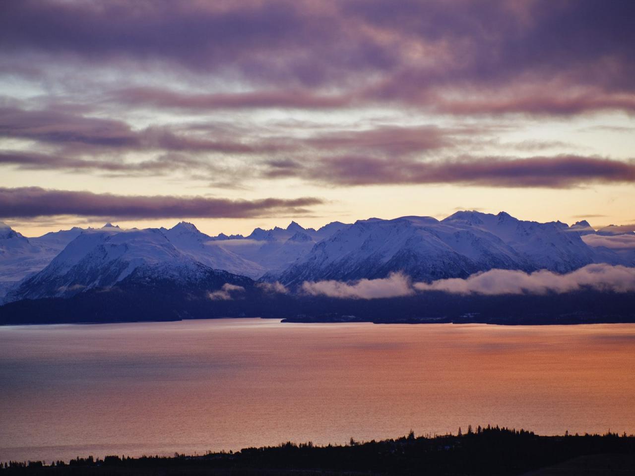 обои Winter Sunset Over Kachemak Bay and the Kenai Mountains,   Homer,   Alaska фото