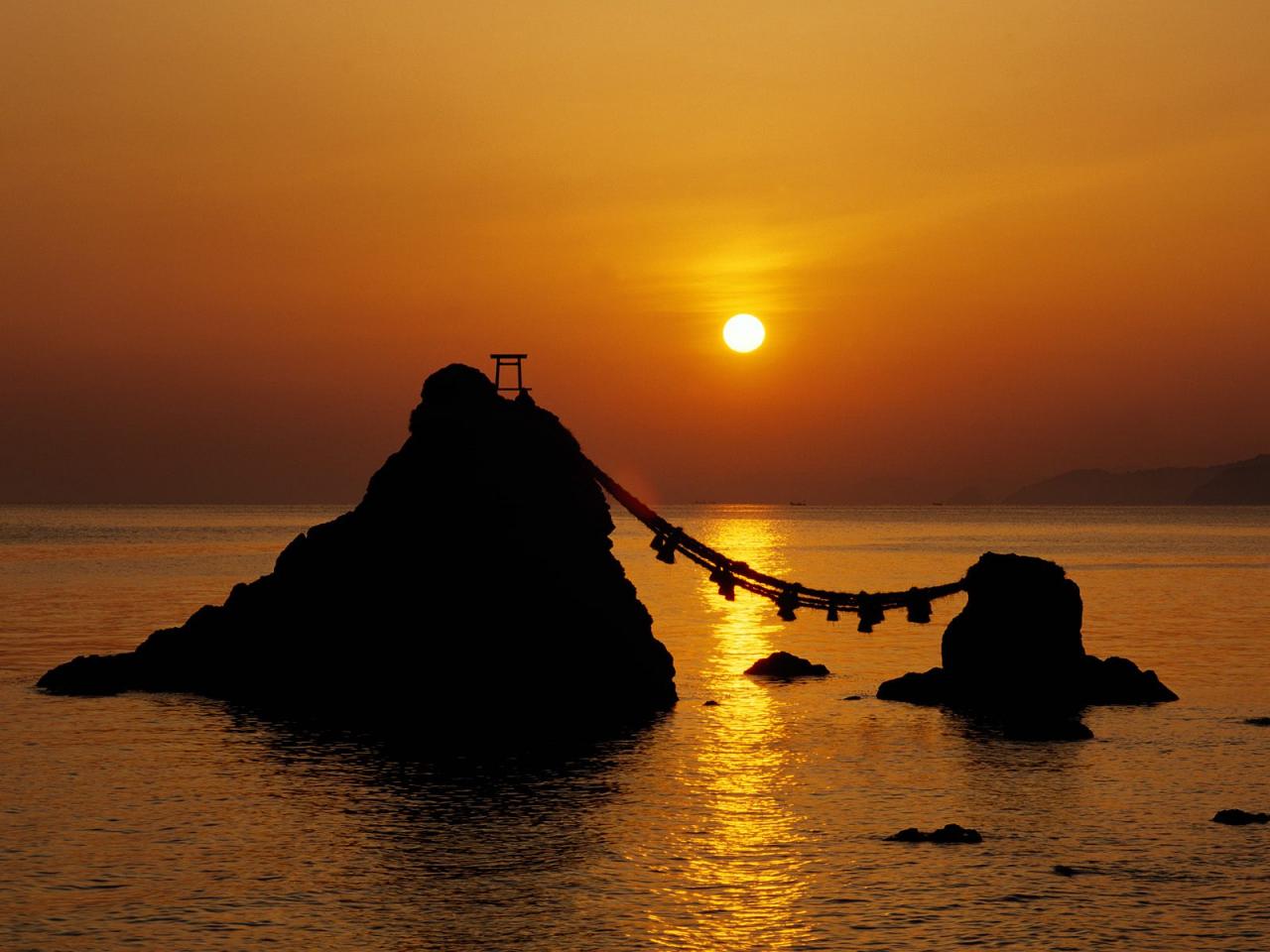 обои Meotoiwa -Wedded Rocks- at Sunrise,   Mie Prefecture,   Futami,   Japan фото