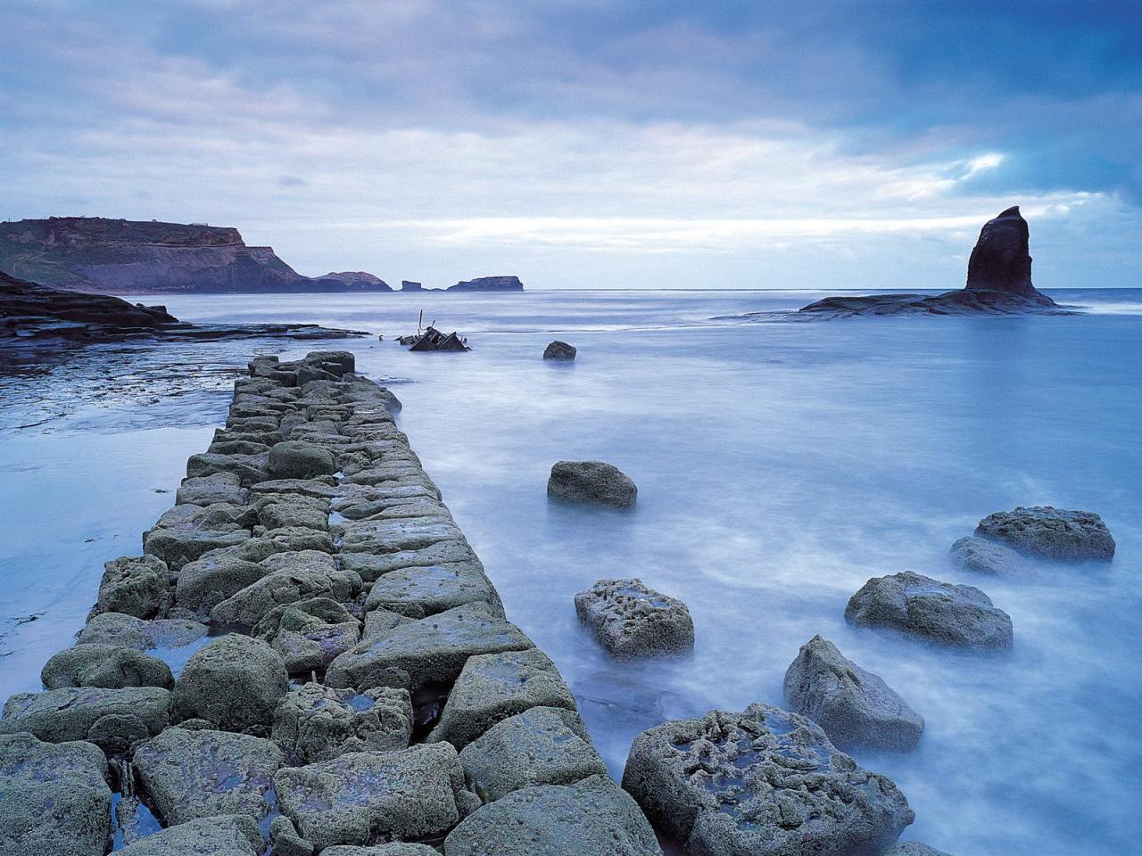 обои Saltwick Bay,   Yorkshire,   England,   Great Britain фото