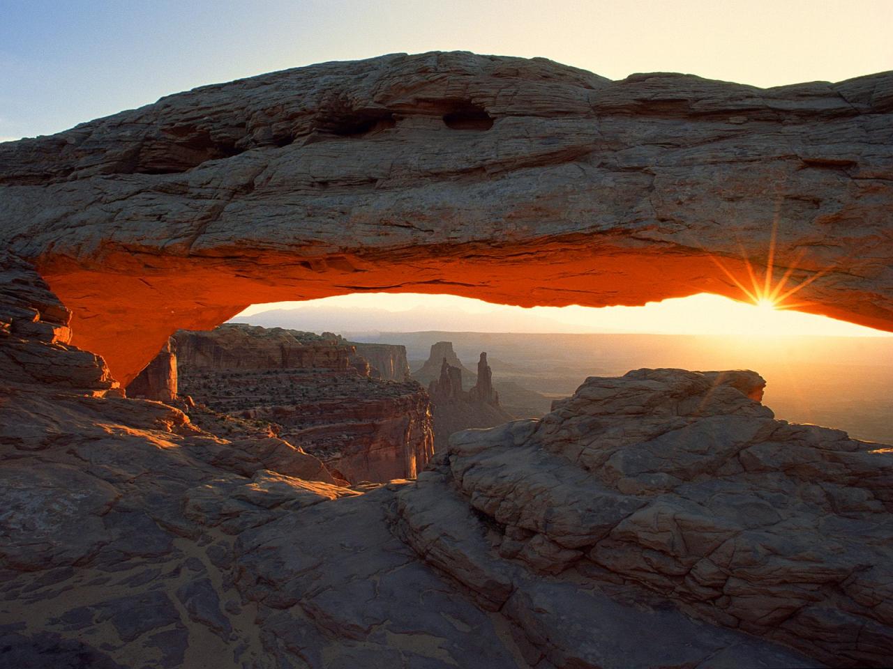 обои Sunrise at Mesa Arch,   Canyonlands National Park,   Utah фото