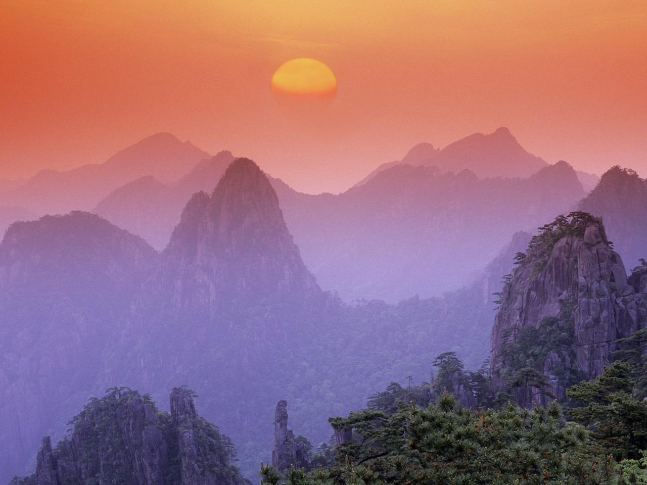 обои Sunrise Over the Huangshan Mountains,   China фото