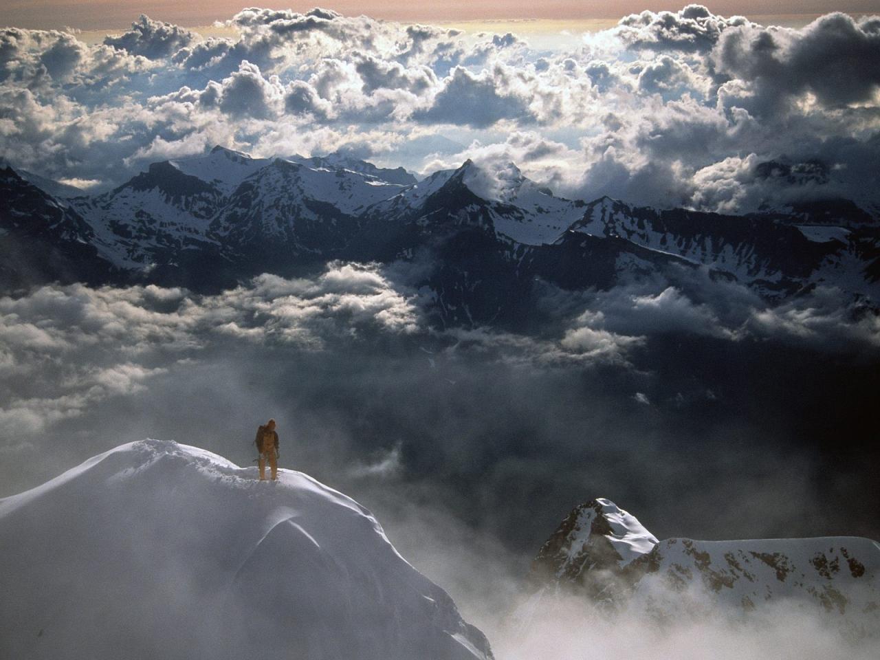 обои On Top of Eiger Peak,   Berner Alpen,   Switzerland фото