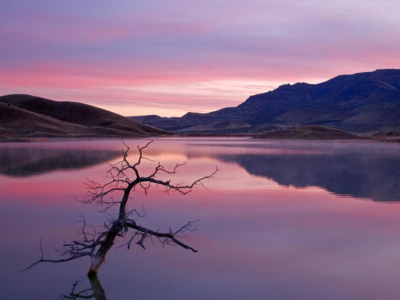 обои Serenity at Sunrise,   John Day Fossil Beds National Monument,   Oregon фото