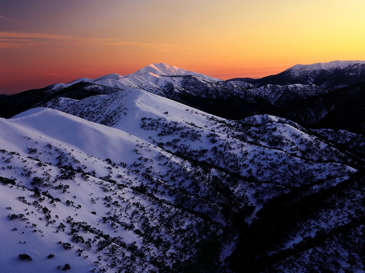 обои First Light on Mount Feathertop,   Alpine National Park,   Victoria,   Australia фото