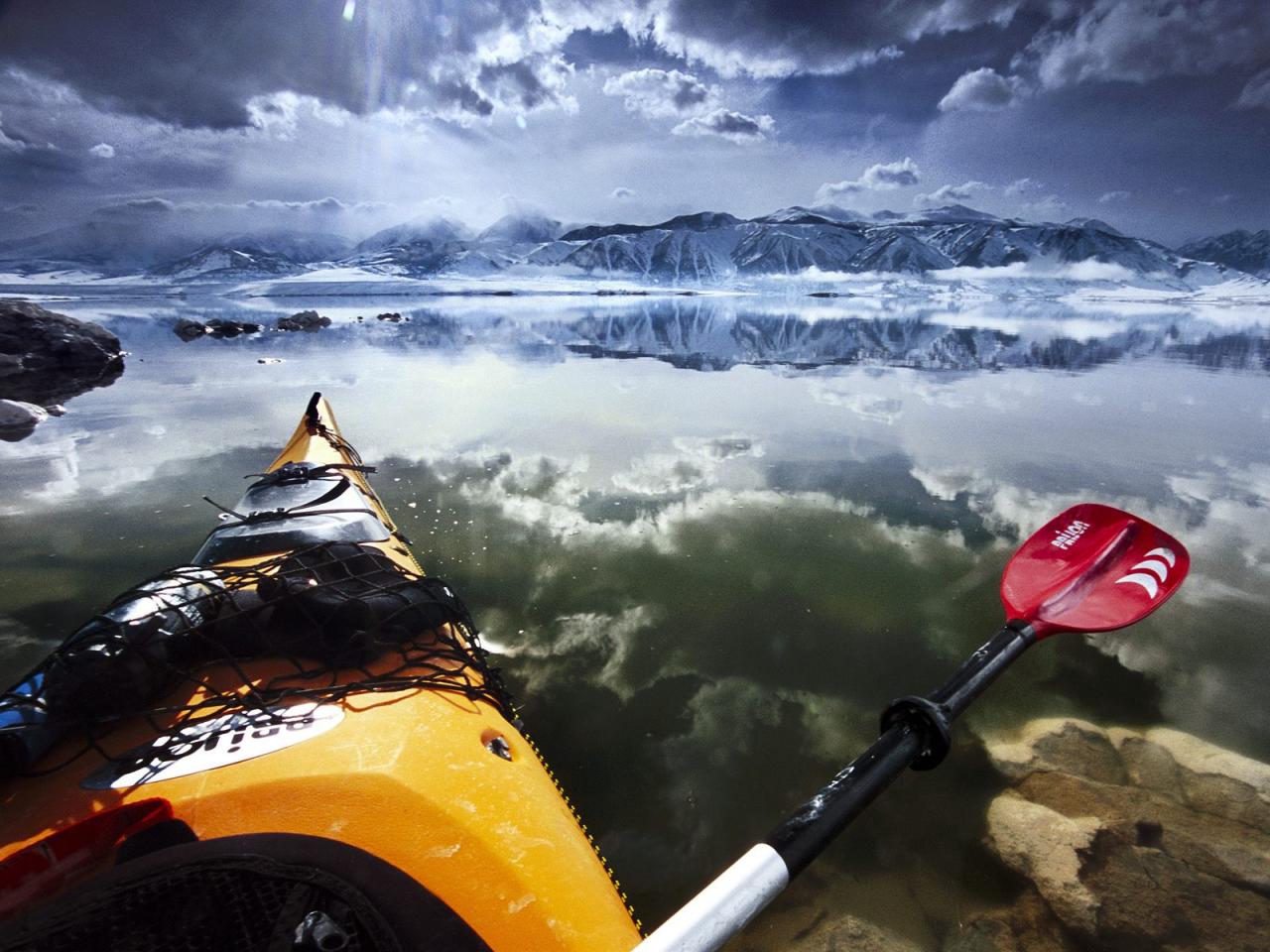 обои Paddling Mono Lake,   California фото