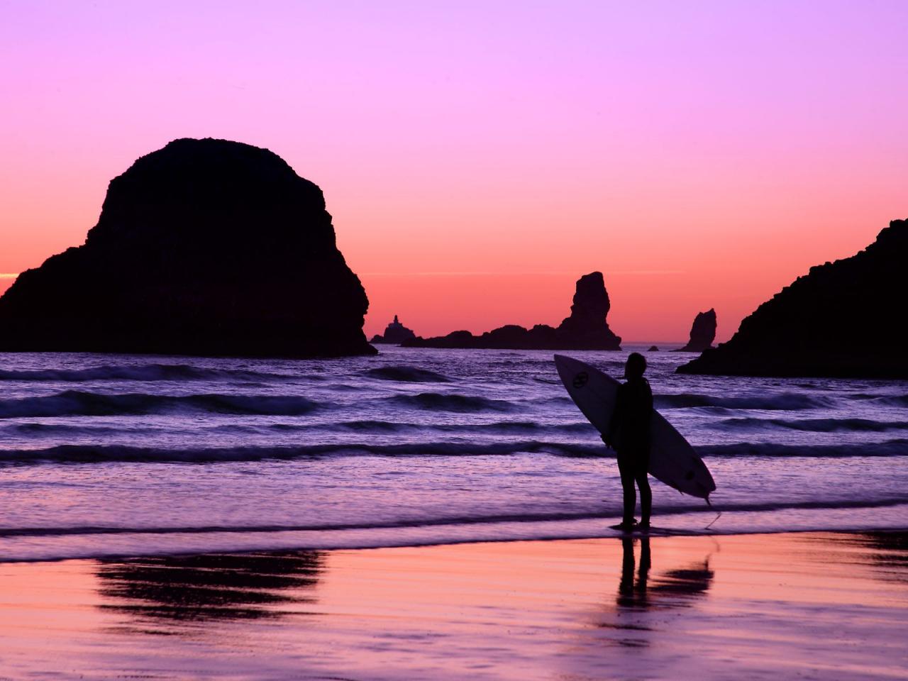 обои Surfer at Sunset,   Cannon Beach,   Oregon фото