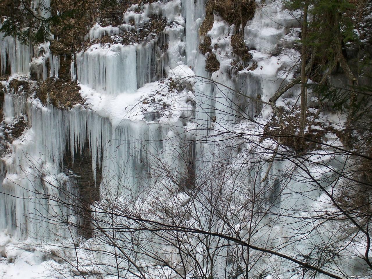 обои Скованный льдом водопад фото