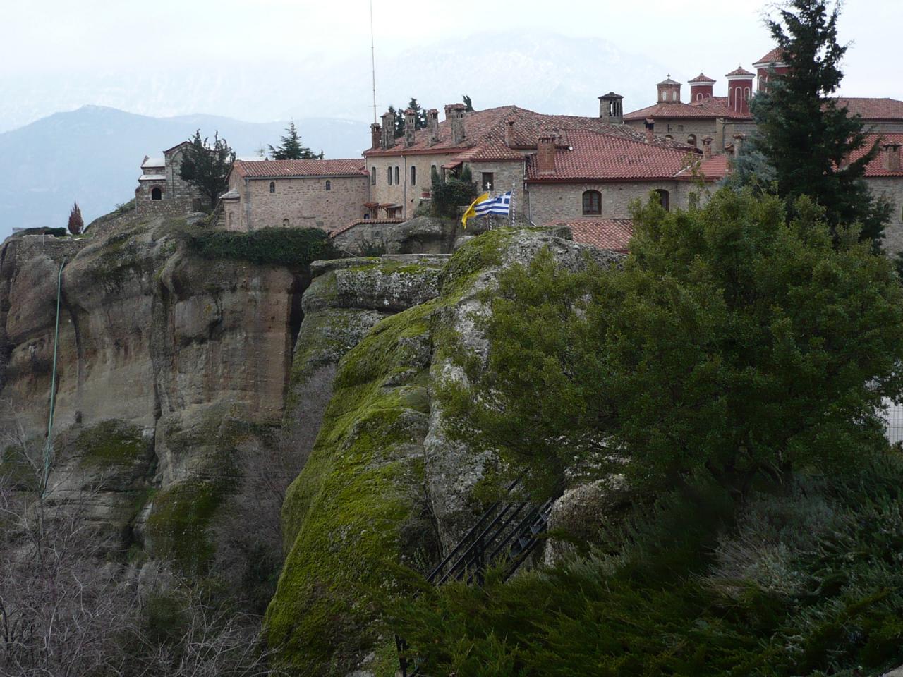 обои Замок на краю скалы фото