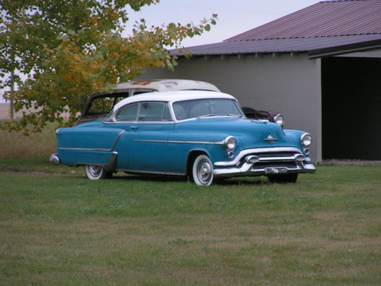 обои 1953 oldsmobile coupe parked фото