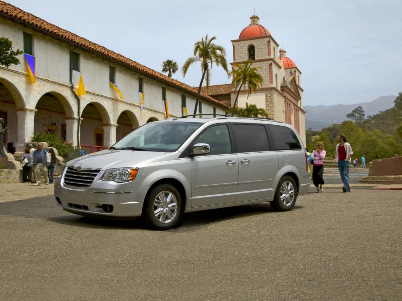 обои 2011 Chrysler Town-Country город фото