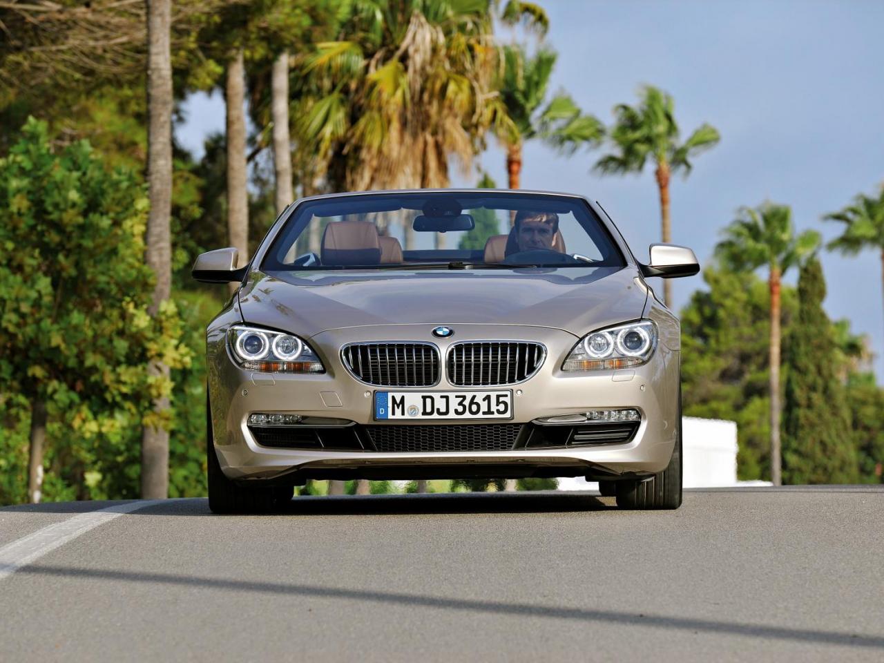 обои 2011 BMW 1-Series Convertible впути фото