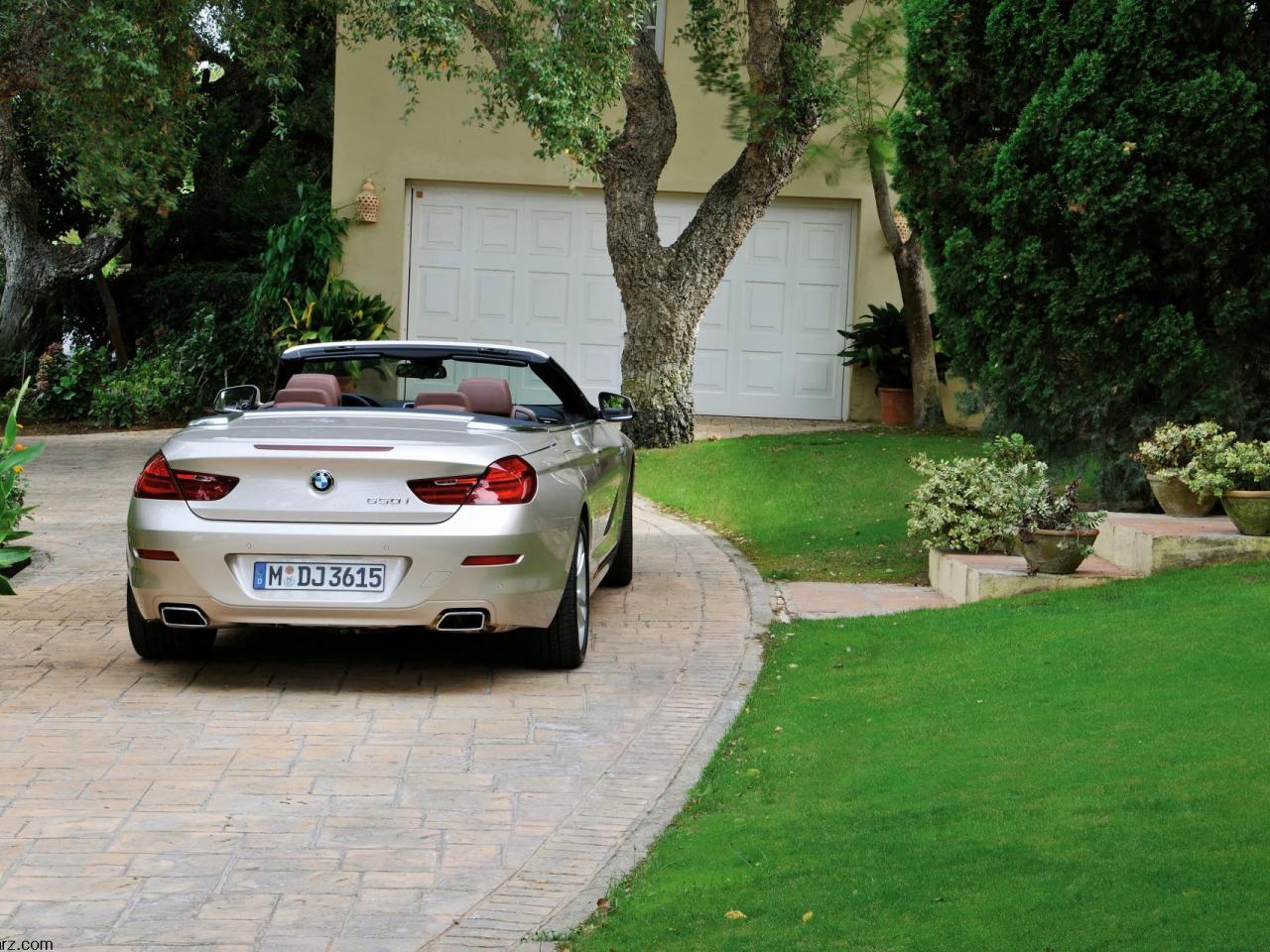 обои 2011 BMW 1-Series Convertible гараж фото