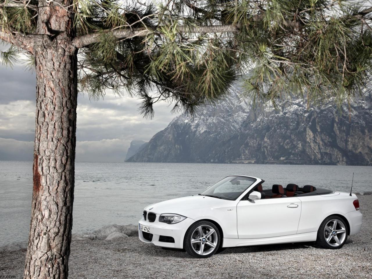 обои 2011 BMW 1-Series Convertible океан фото