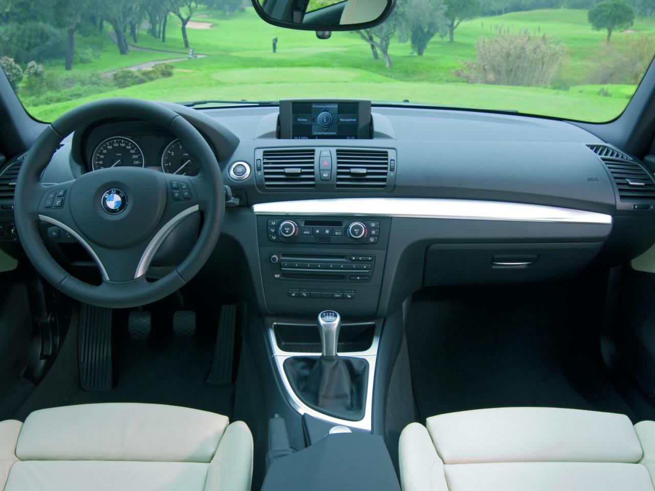 обои 2011 BMW 1-Series панель впереди фото