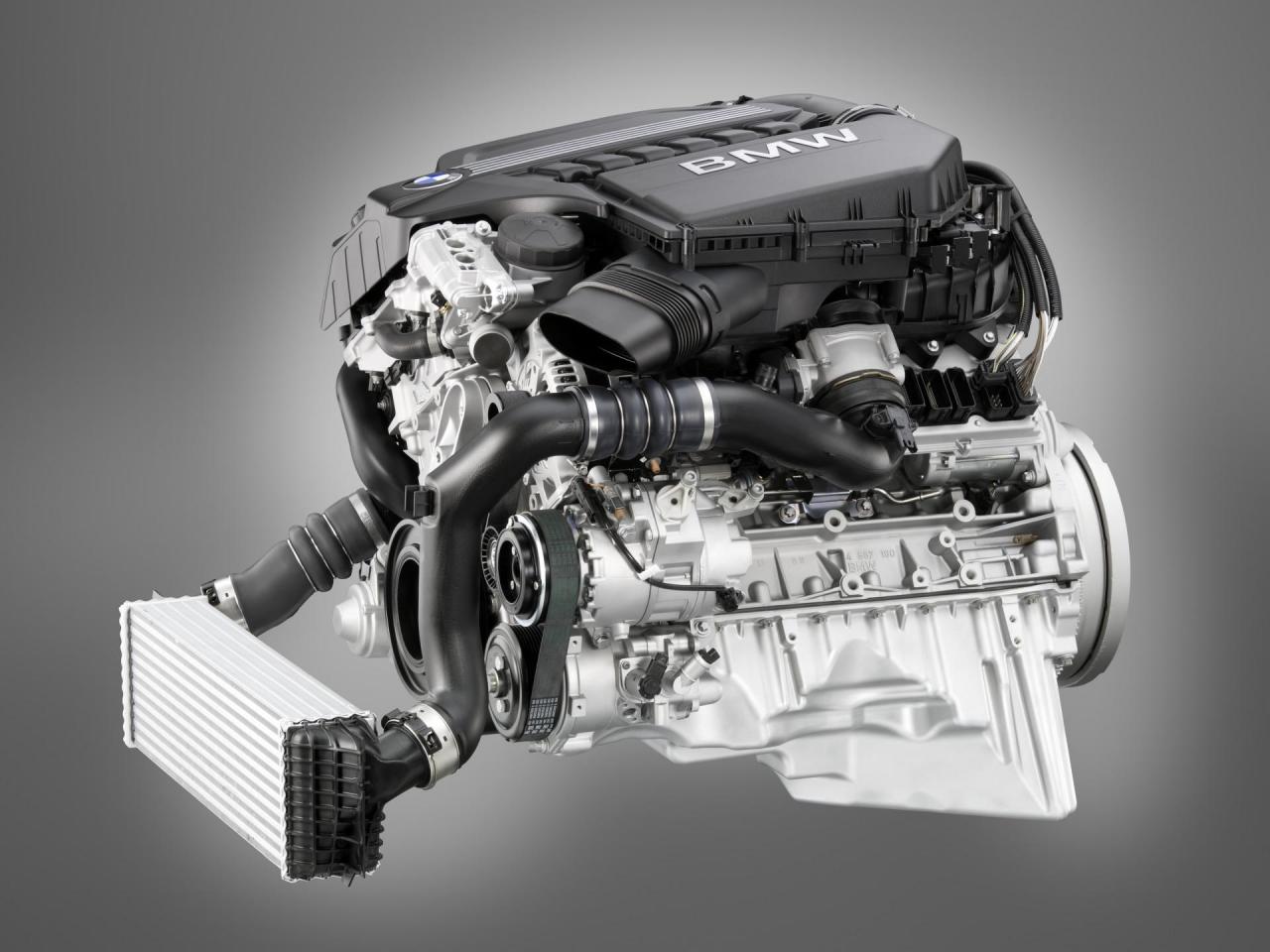 обои 2011 BMW 5 Series мотор фото