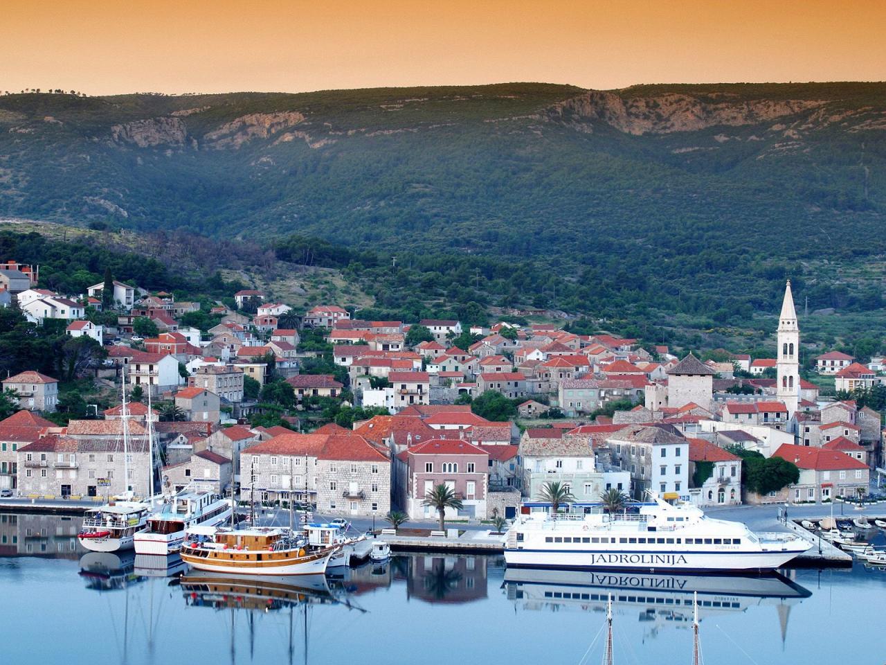 обои Port of Jelsa, Hvar Island, Croatia мило фото