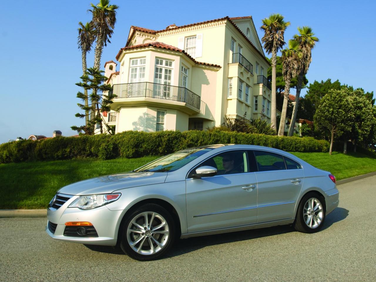 обои 2009 Volkswagen CC у дома фото