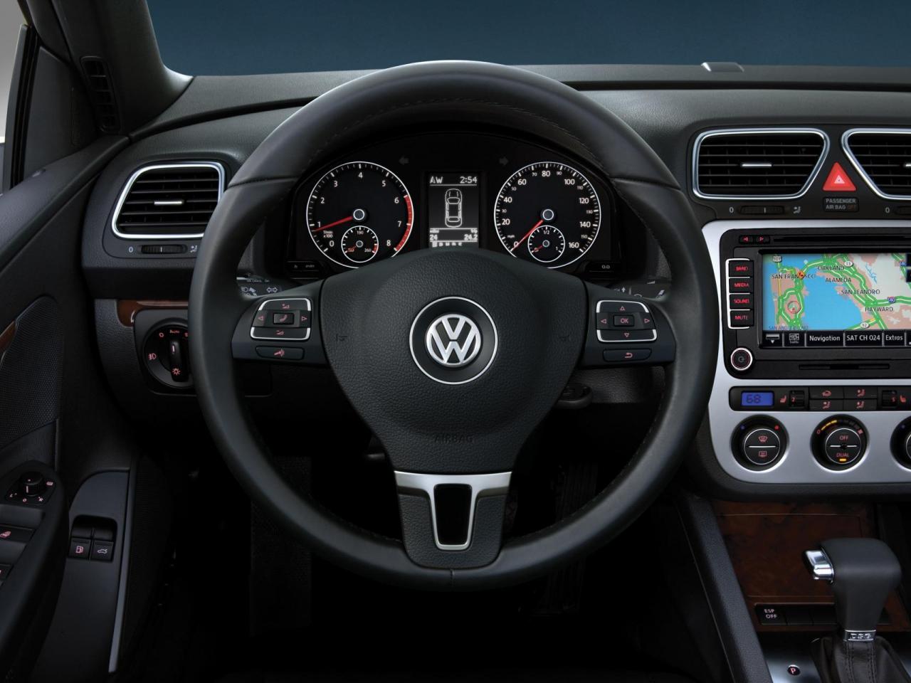 обои 2010 Volkswagen Eos салон фото