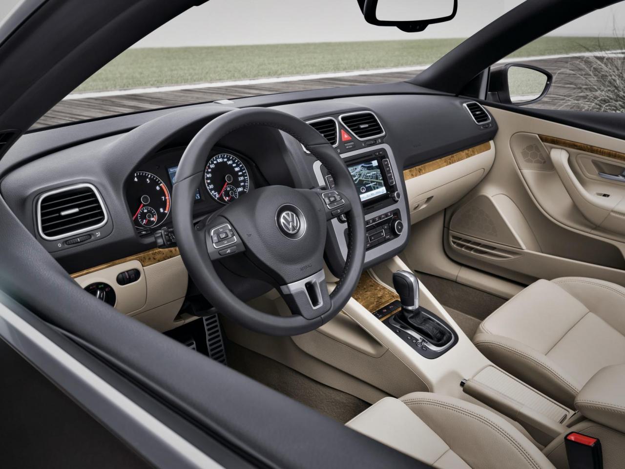 обои 2011 Volkswagen EOS салончик фото