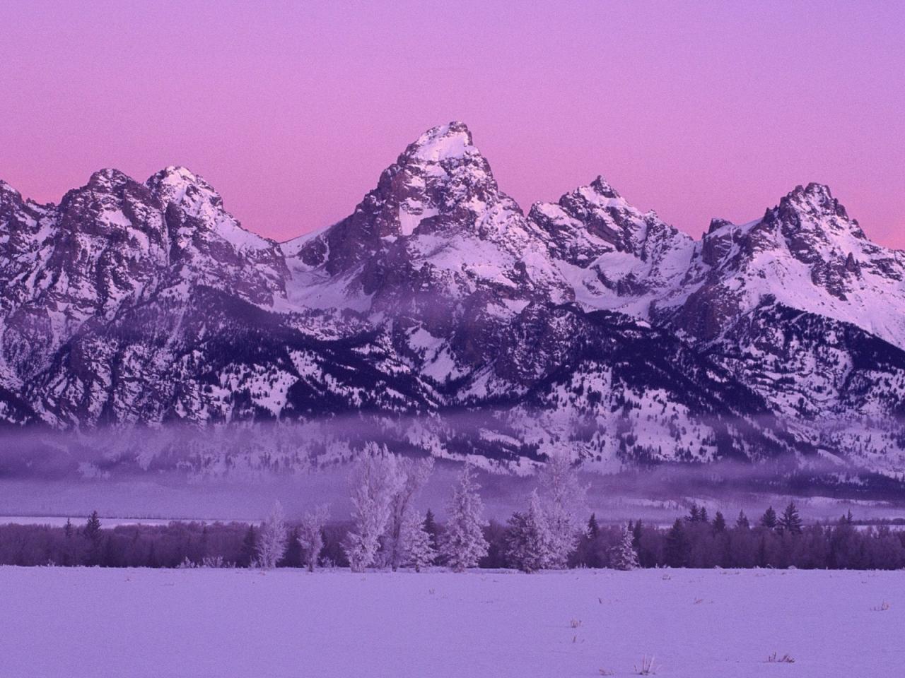 обои Горы на фоне розовеющего неба фото