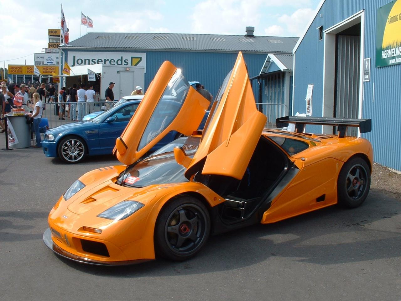 обои Mclaren F1 выставка фото