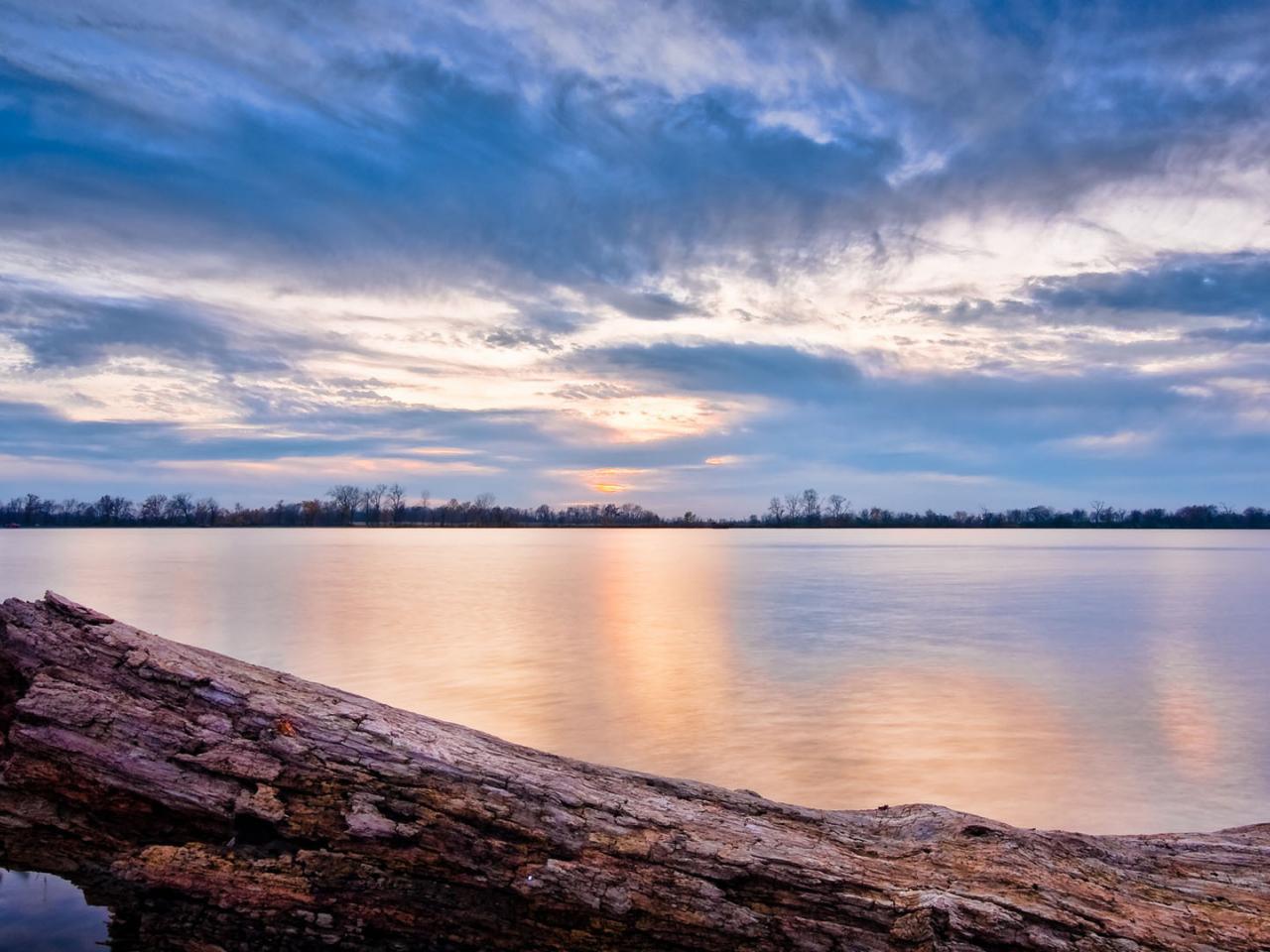 обои Небо отражается в воде фото