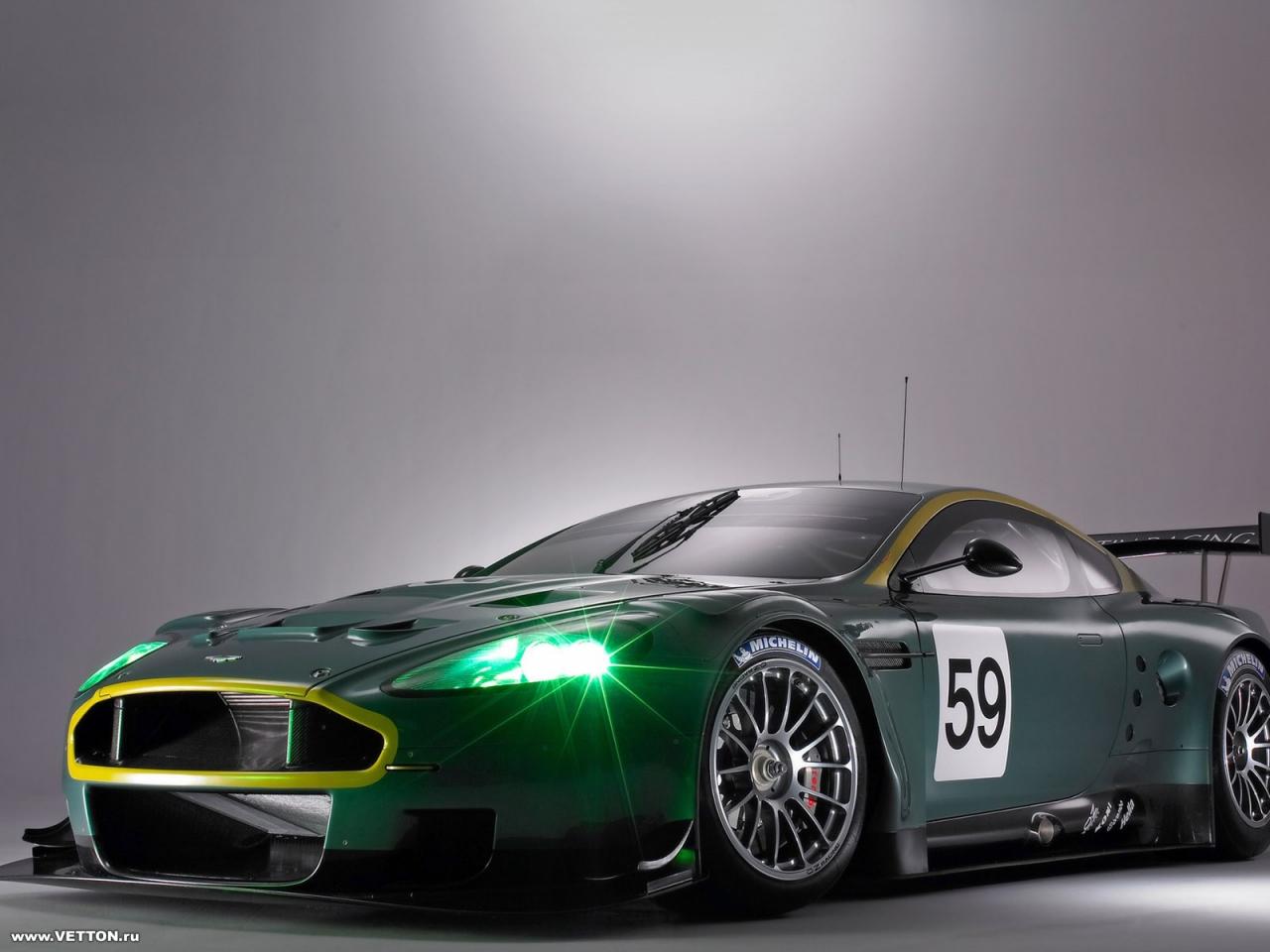 обои ASTON MARTIN DBR9 Фронтальный вид фото