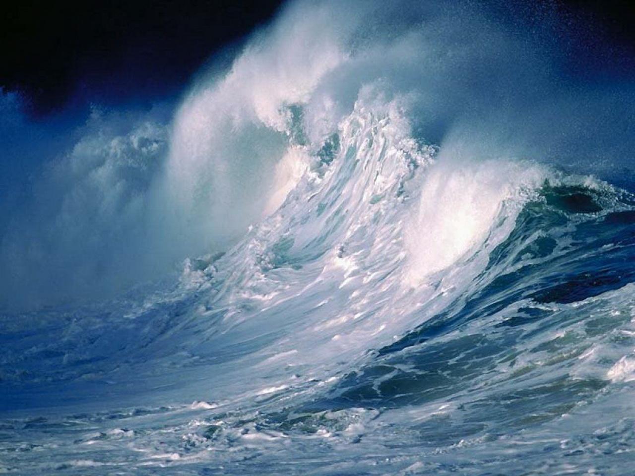 обои Огромная пенная волна в океане фото