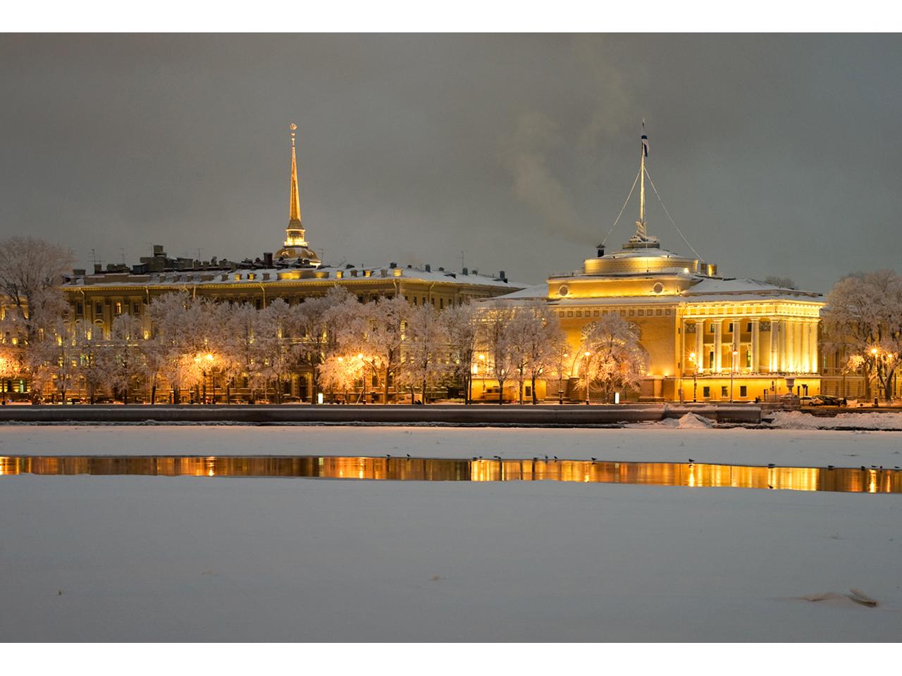 обои Ночная зимняя набережная Петербурга фото