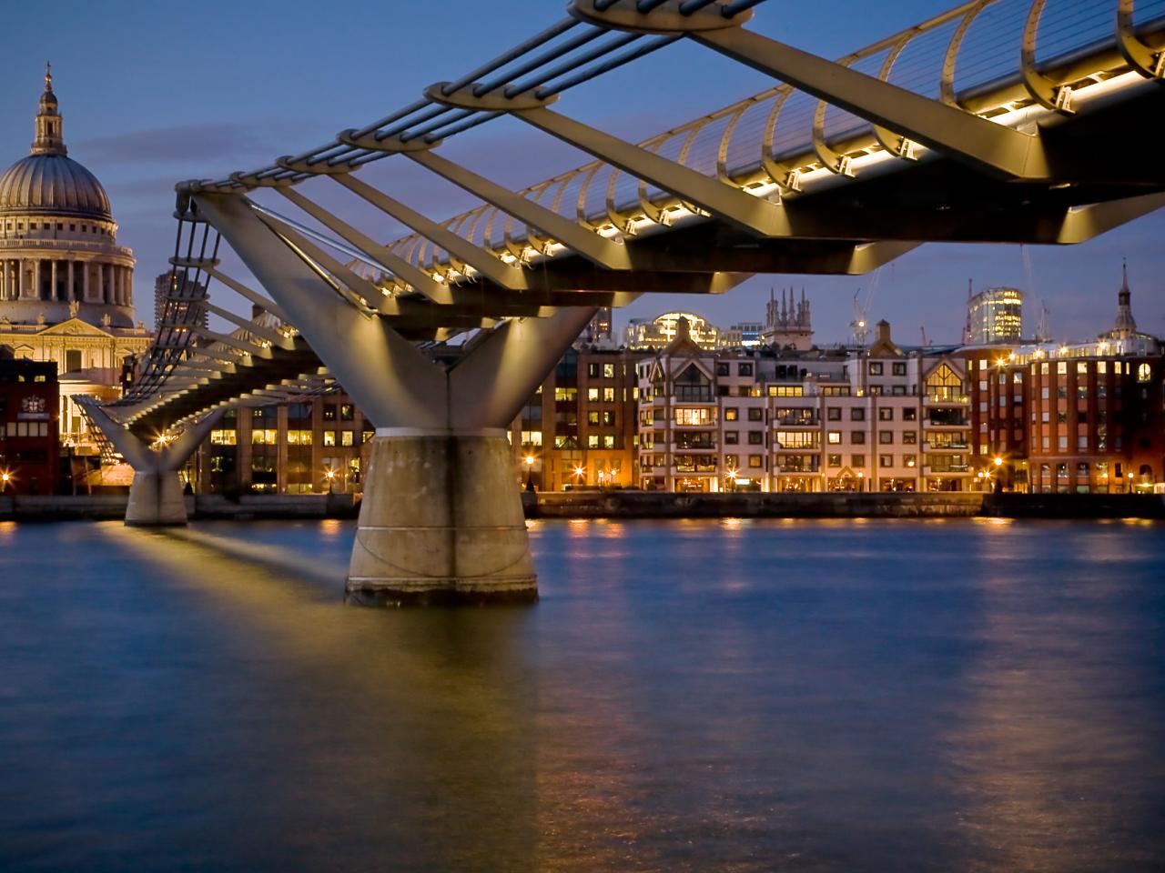 обои Современный мост над рекой фото
