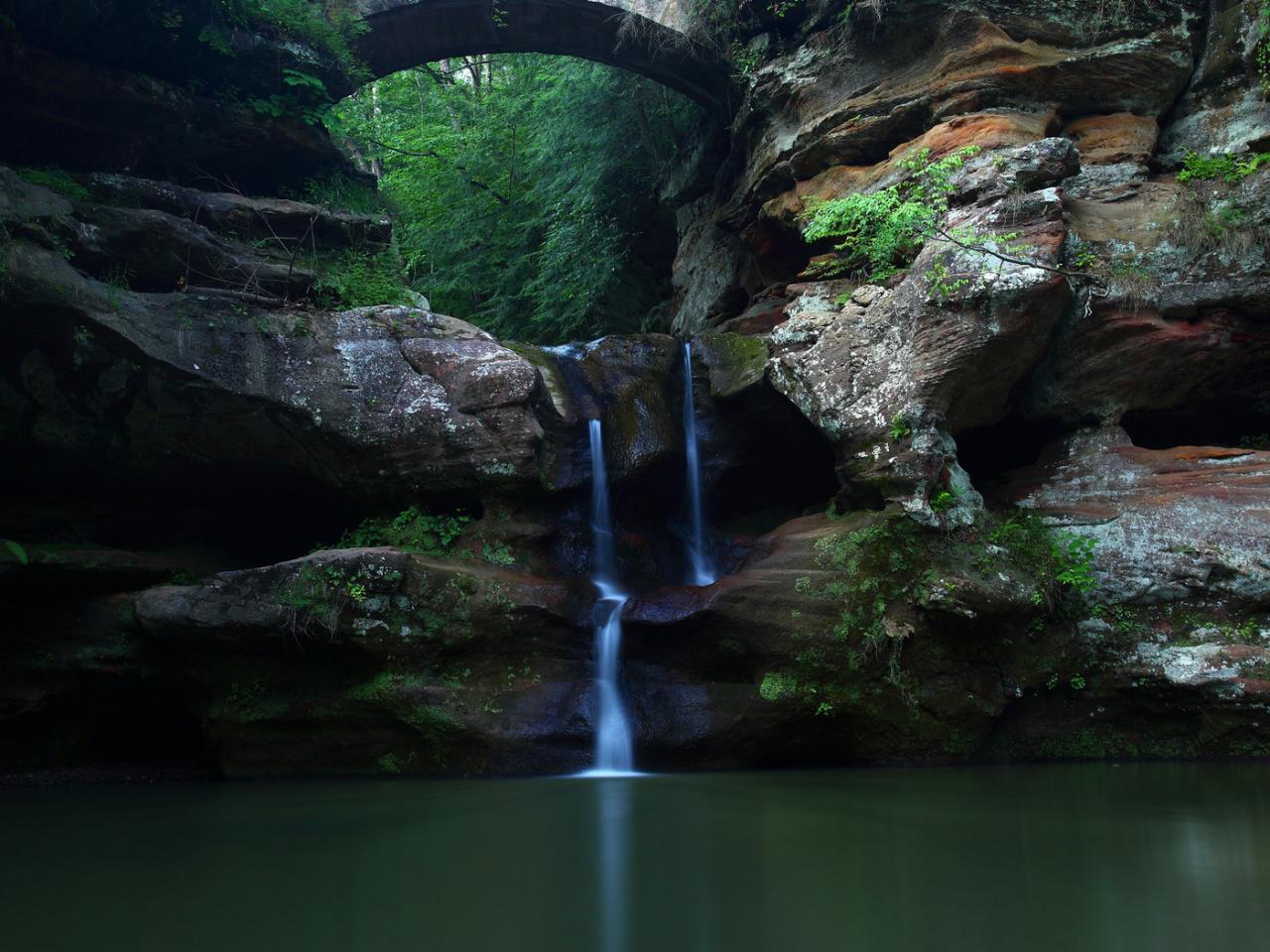 обои Маленькие горные водопадики фото