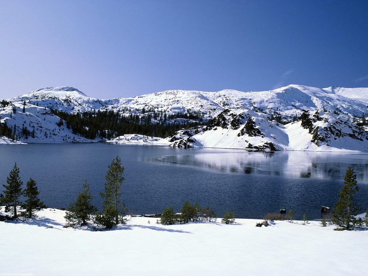 обои Красивое озеро зимой фото