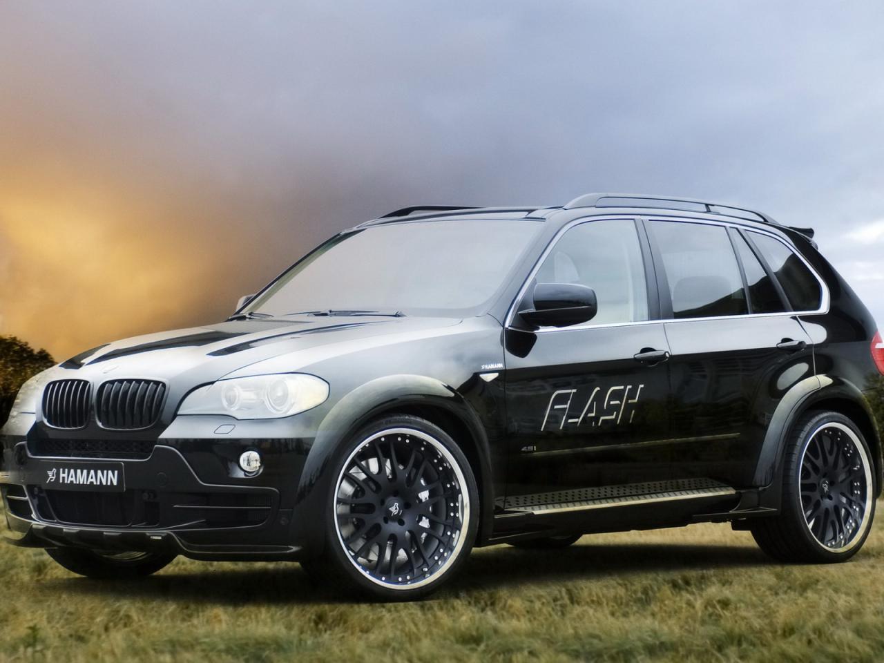 обои BMW X5 на траве фото