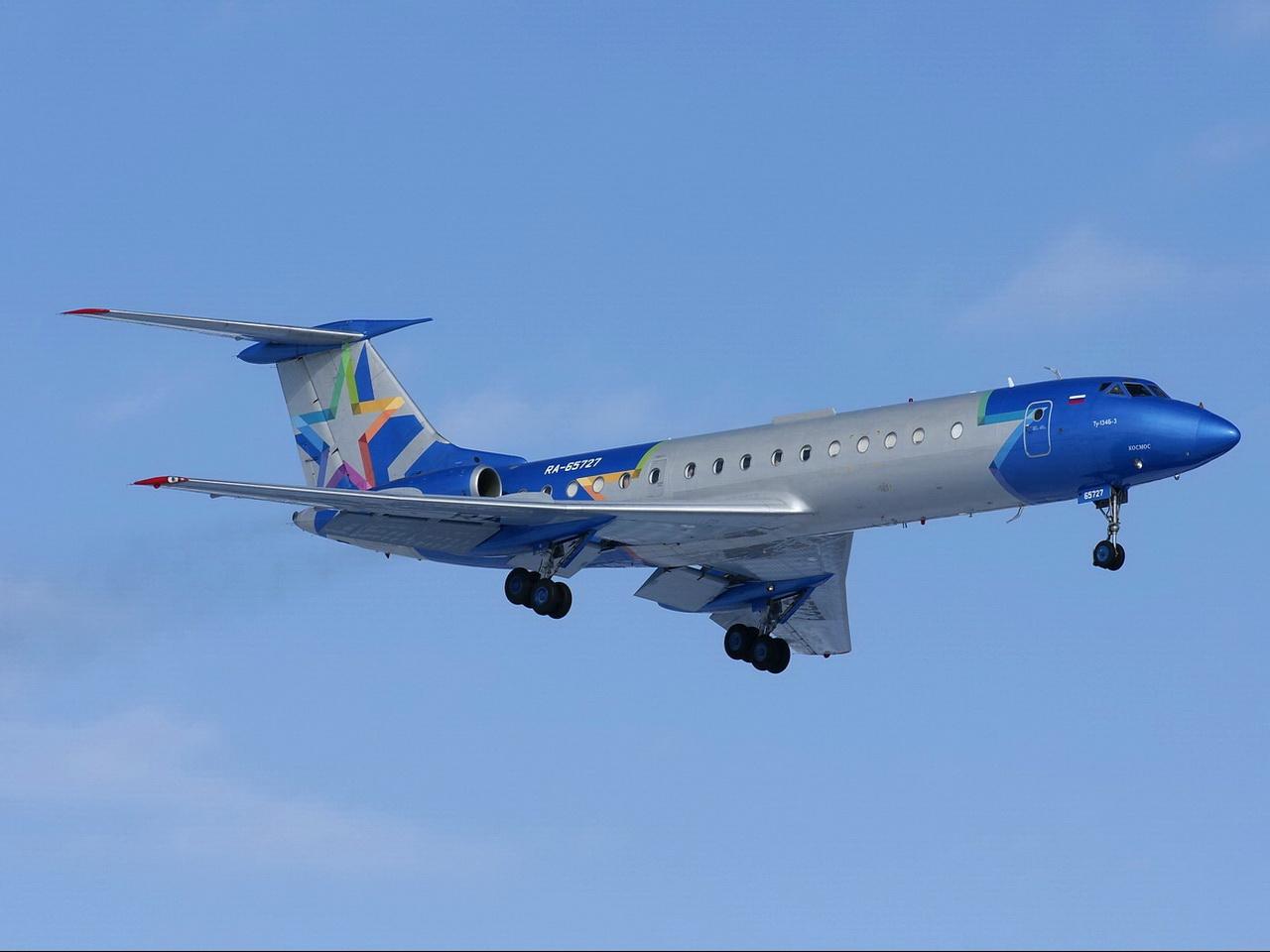 обои Разноцветный Ту-145 в небе фото