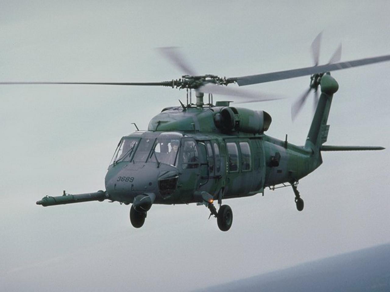 обои Военно-транспортный вертолет с выставленной фалангой фото